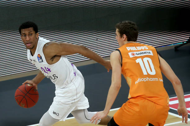 样名声显赫 样名声显赫